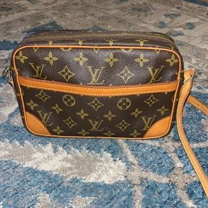 Authentic Louis Vuitton Trocadero 24 Crossbody Bag